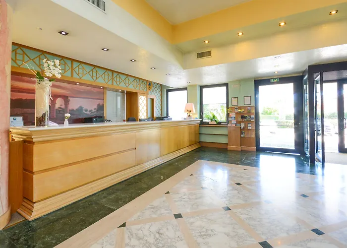 Oliveto מלון דסנזאנו דל גארדה